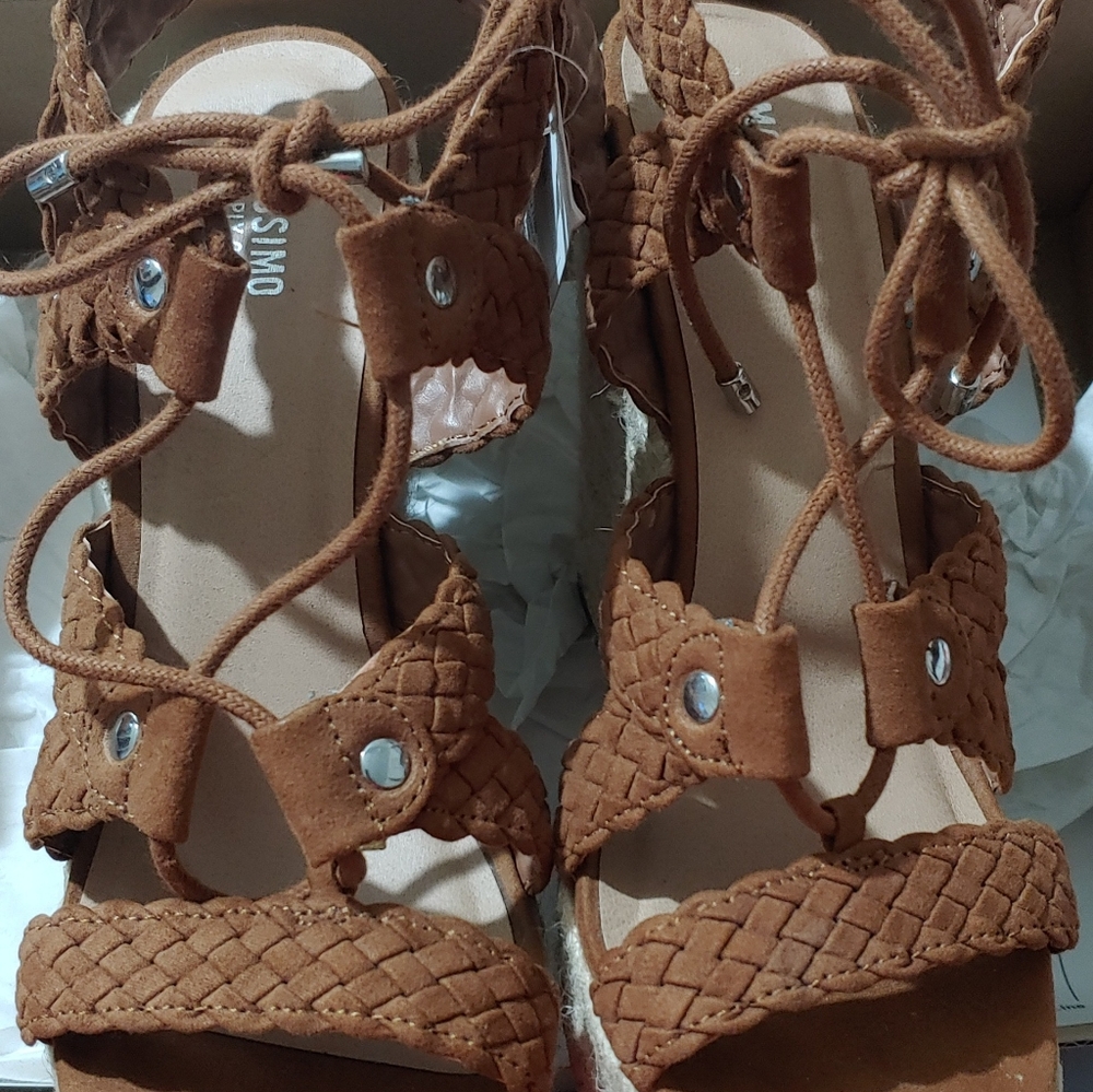 Mossimo Wheat/ Brown Wedges Size 8